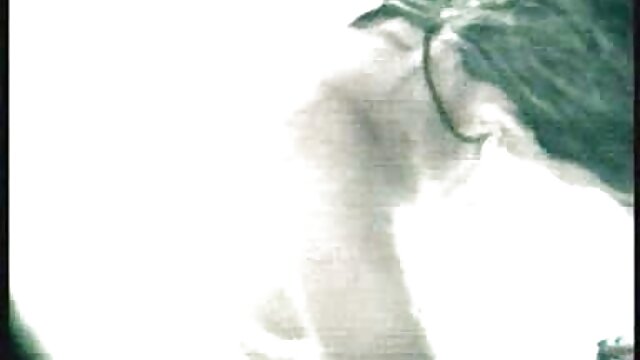 కర్వేసియస్ MILF వివియెన్ విక్సెన్ కెమెరా ముందు తన కూచీతో ఆడుకుంటుంది తెలుగు సెక్స్ ఫిలిం ఫుల్
